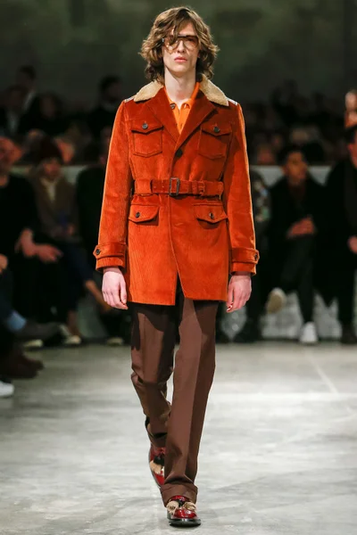 Look 14
